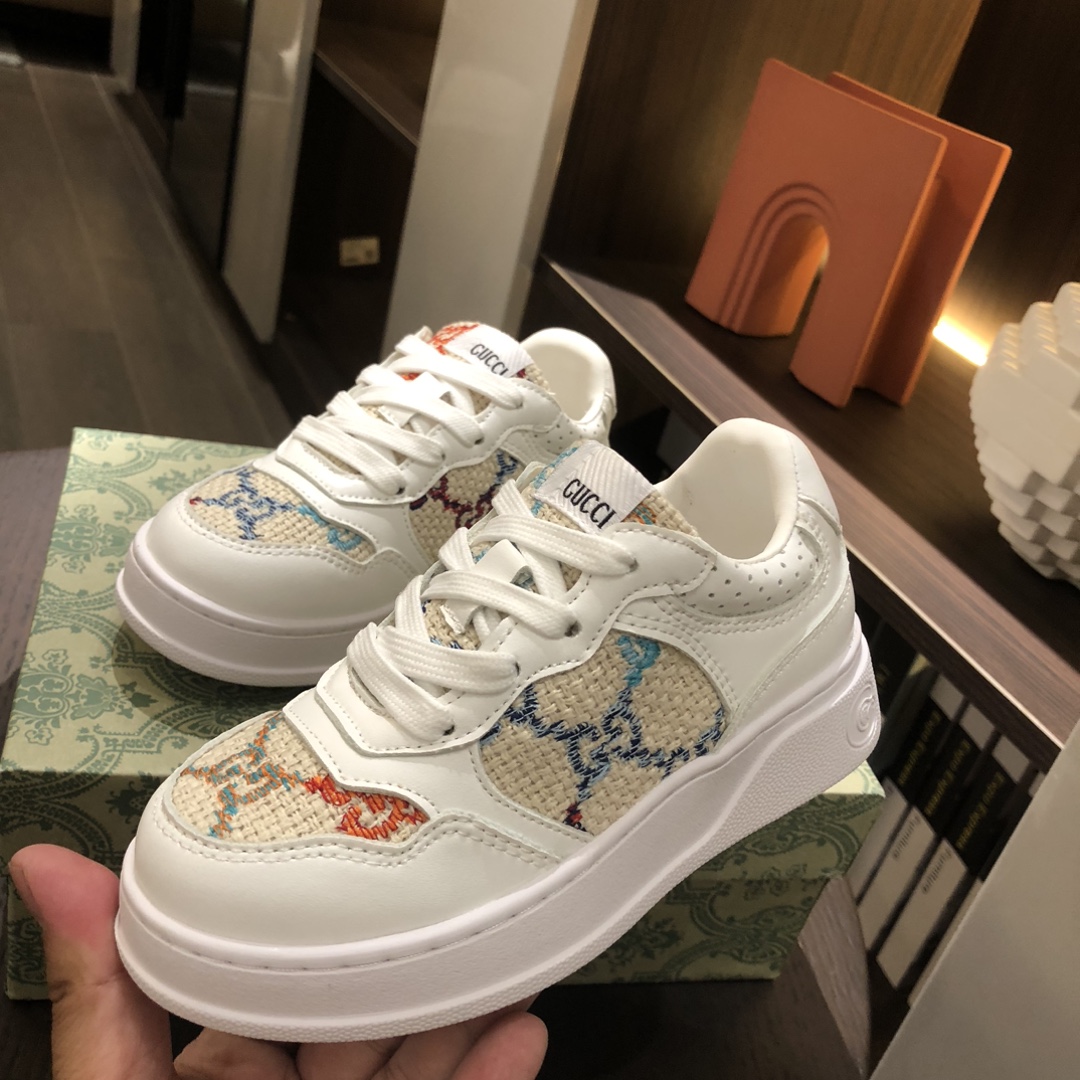 Children's shoes child